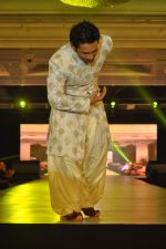 Model walk the ramp at Umeed-Ek Koshish charitable fashion show in Leela hotel on 9th Nov 2012,1 (82).JPG